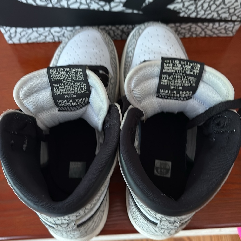 Nike Air Jordan 1 Retro High OG White Cement - Picture 7 of 16